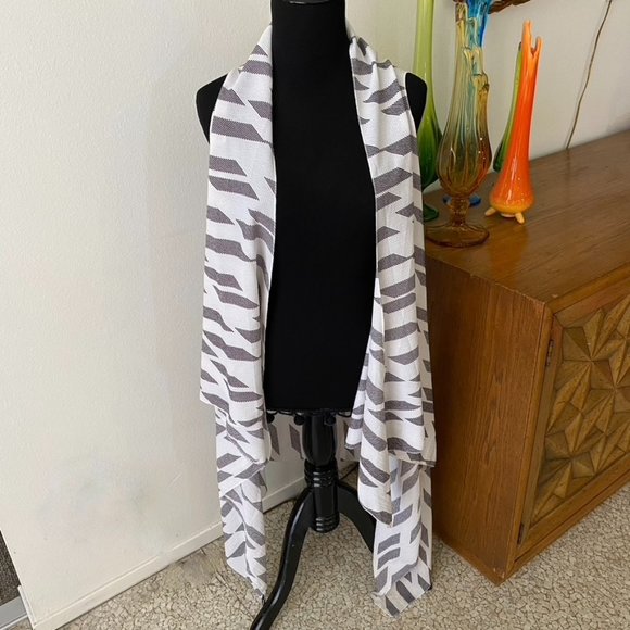 Cool Graphic Black and white shawl vest by Janice OS - Picture 2 of 7
